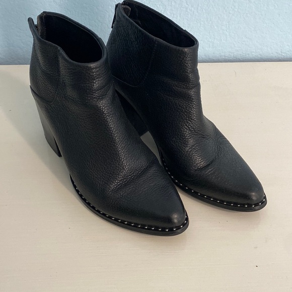 Black leather ankle boots - Picture 1 of 4